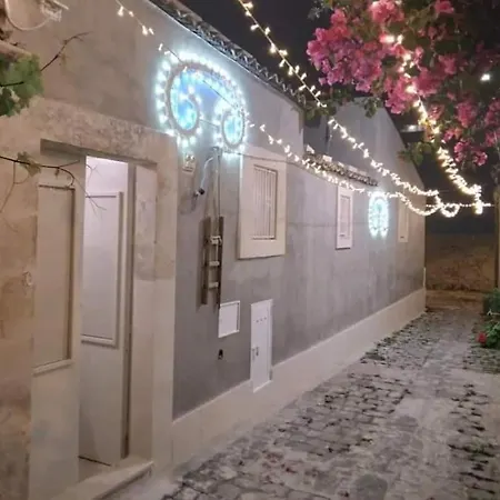 Vicolo San Paolo *